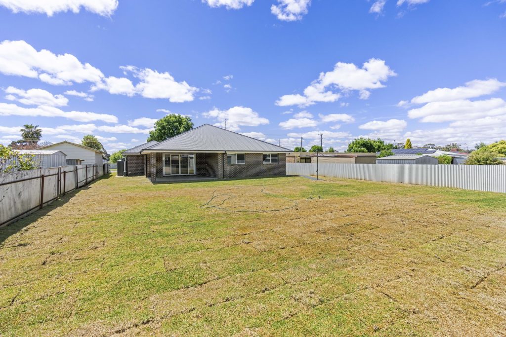 2 Sherwood Road, Temora NSW 2666 - photo 15