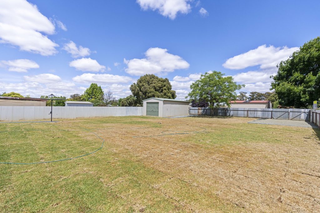 2 Sherwood Road, Temora NSW 2666 - photo 16