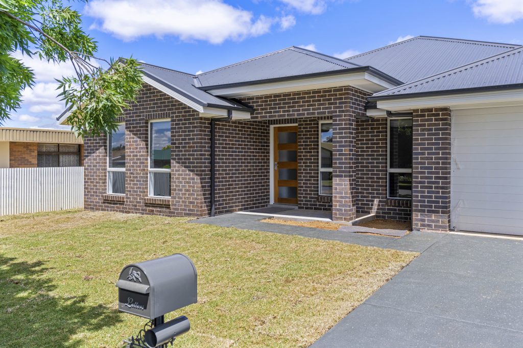 2 Sherwood Road, Temora NSW 2666 - photo 17
