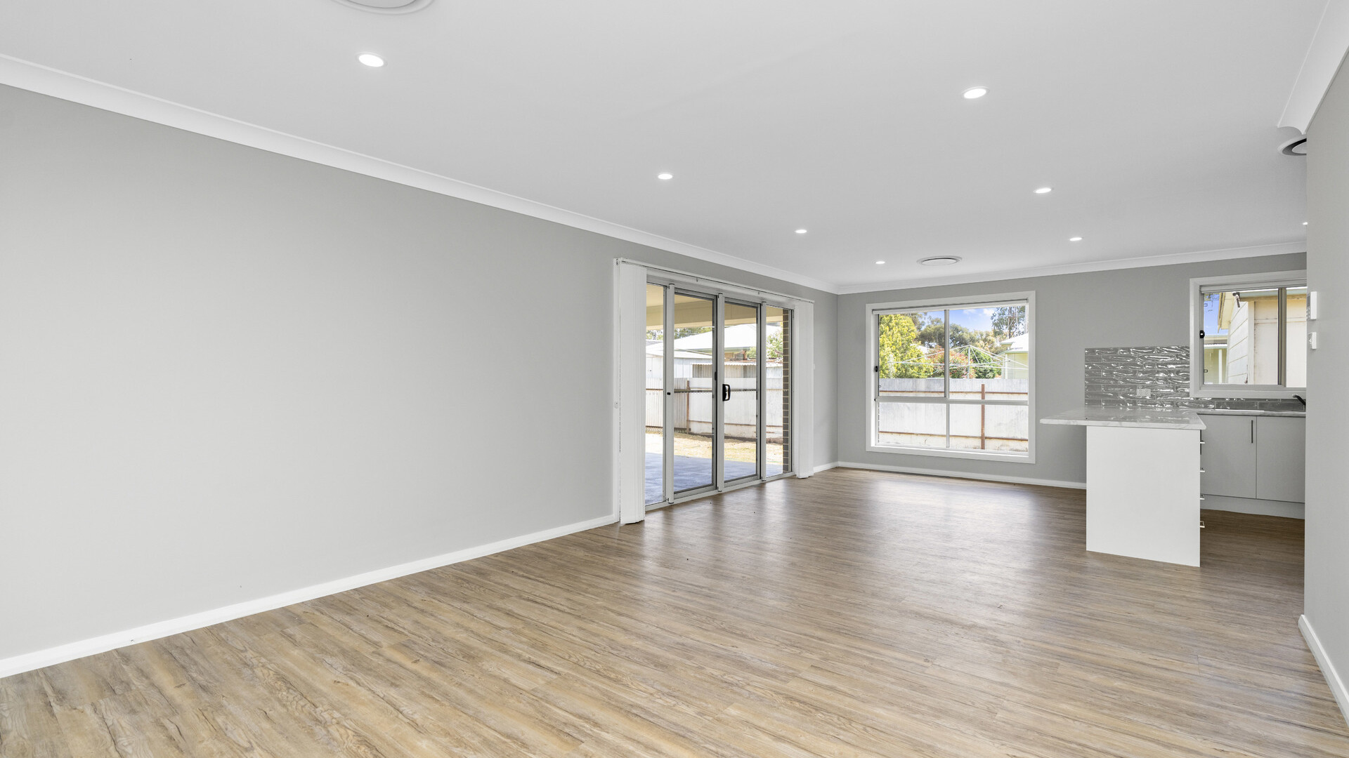 2 Sherwood Road, Temora NSW 2666 - photo 4