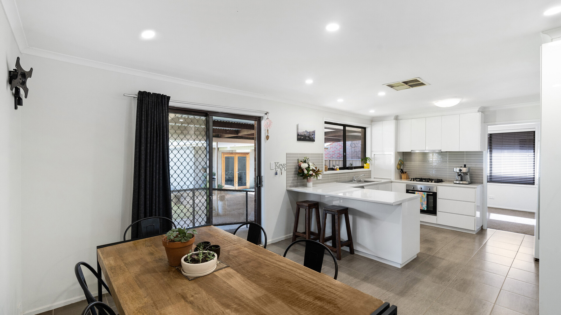 154 Crowley Street, Temora NSW 2666 - photo 6