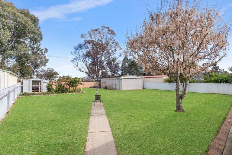 69 Balleroo Crescent, Glenfield Park NSW 2650 - photo 12