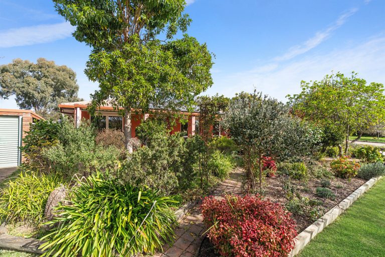 69 Balleroo Crescent, Glenfield Park NSW 2650 - photo 14