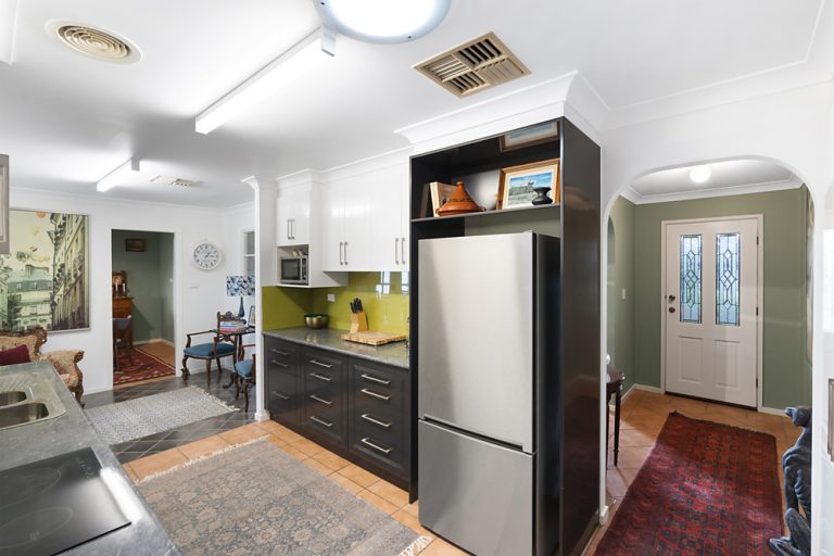 69 Balleroo Crescent, Glenfield Park NSW 2650 - photo 5