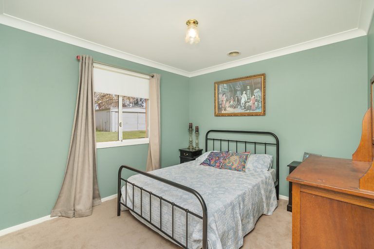 69 Balleroo Crescent, Glenfield Park NSW 2650 - photo 8