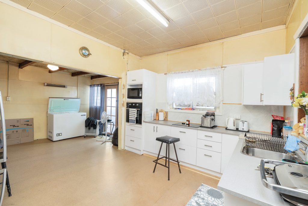 23 Frederica Street, Narrandera NSW 2700 - photo 2