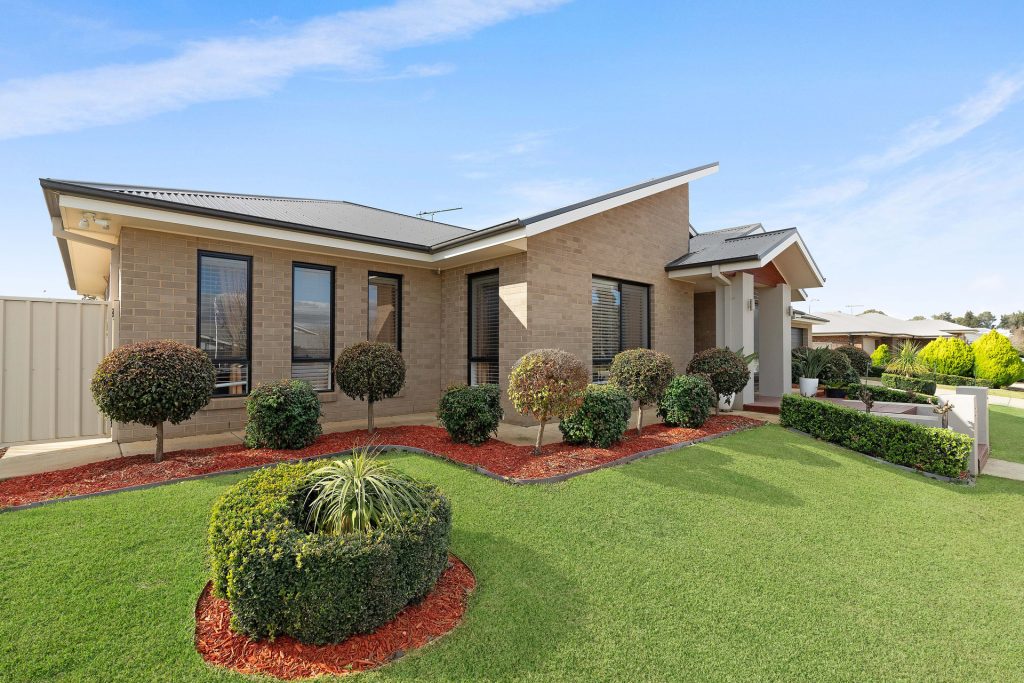 21 Cunjegong Loop, Gobbagombalin NSW 2650 - photo 15