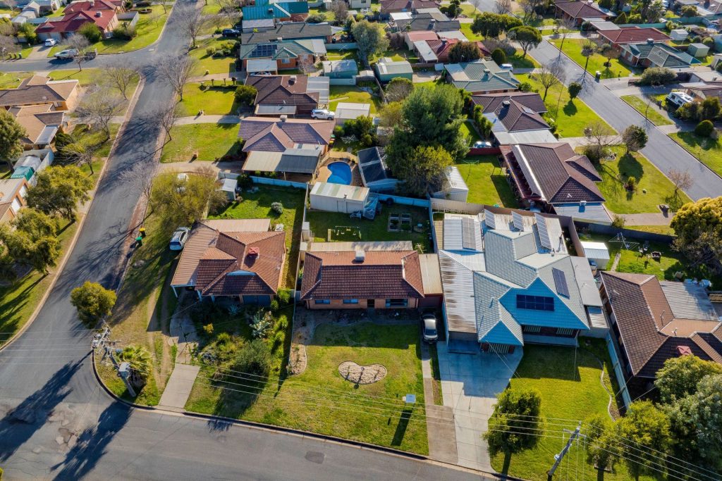 18 Crisp Drive, Ashmont NSW 2650 - photo 12