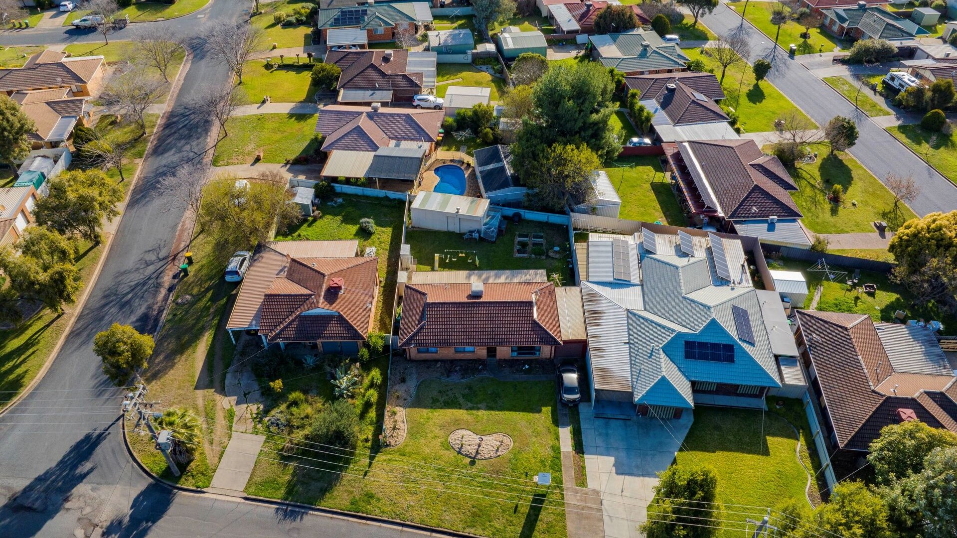 18 Crisp Drive, Ashmont NSW 2650 - photo 12