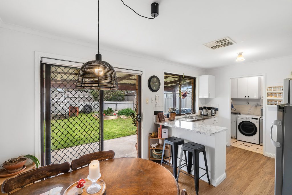 18 Crisp Drive, Ashmont NSW 2650 - photo 4