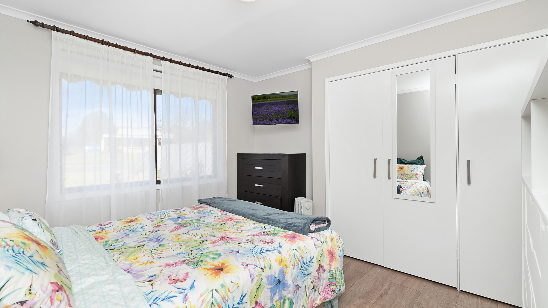 18 Crisp Drive, Ashmont NSW 2650 - photo 5