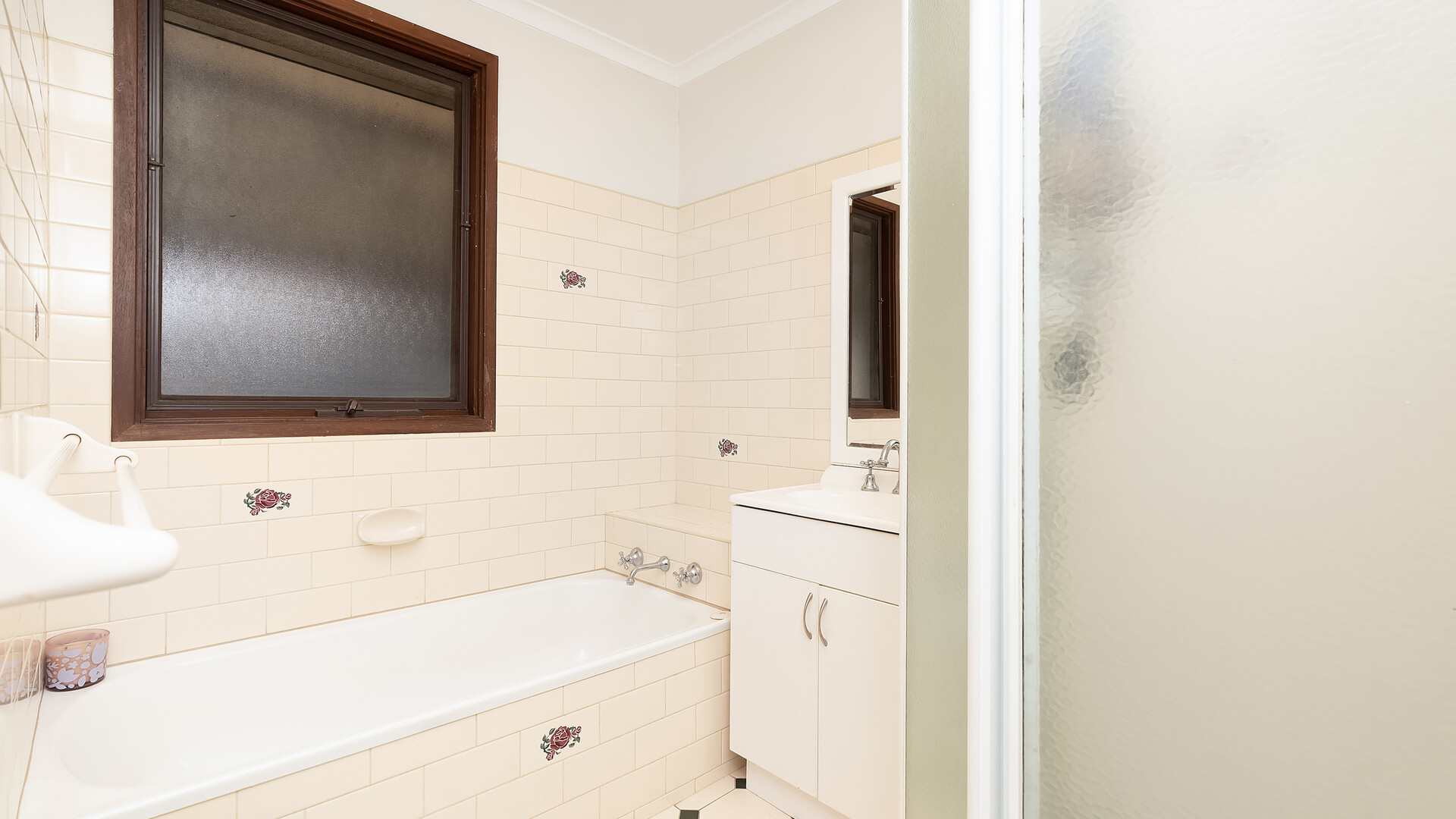 18 Crisp Drive, Ashmont NSW 2650 - photo 8