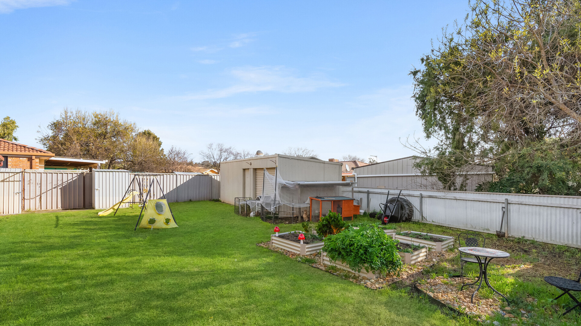 18 Crisp Drive, Ashmont NSW 2650 - photo 9