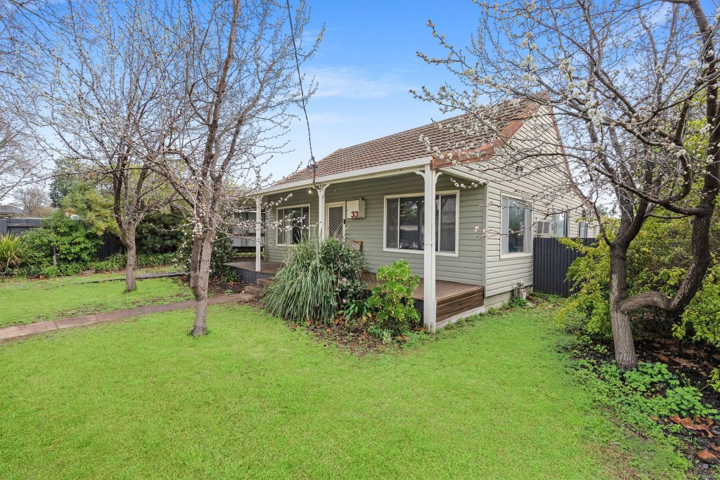 33 Dundas Street, Narrandera NSW 2700 - photo 2
