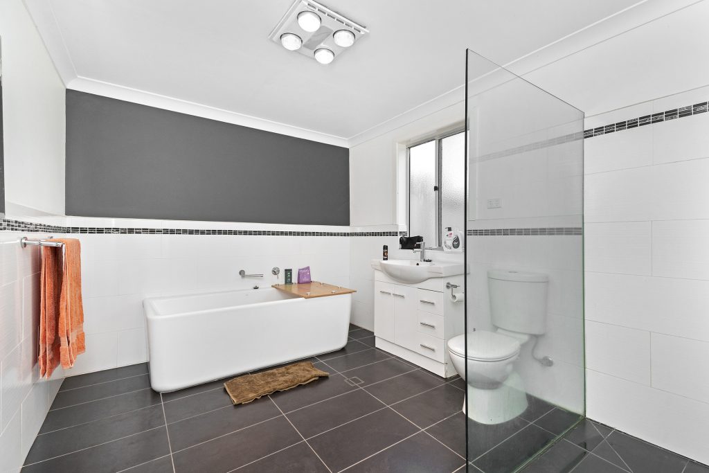33 Dundas Street, Narrandera NSW 2700 - photo 8