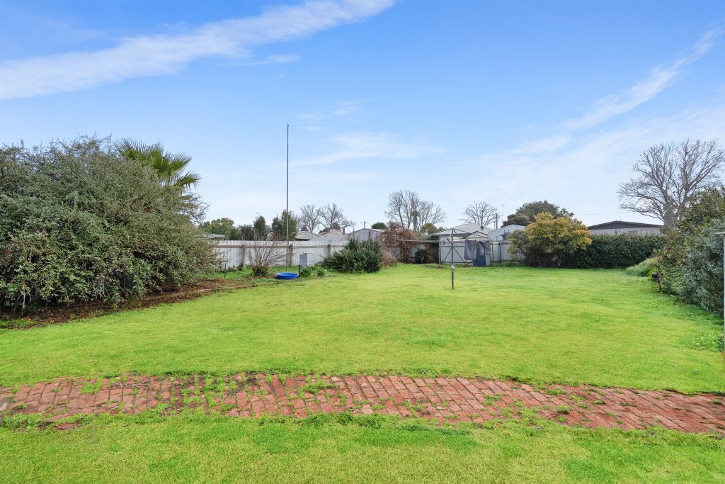33 Dundas Street, Narrandera NSW 2700 - photo 10