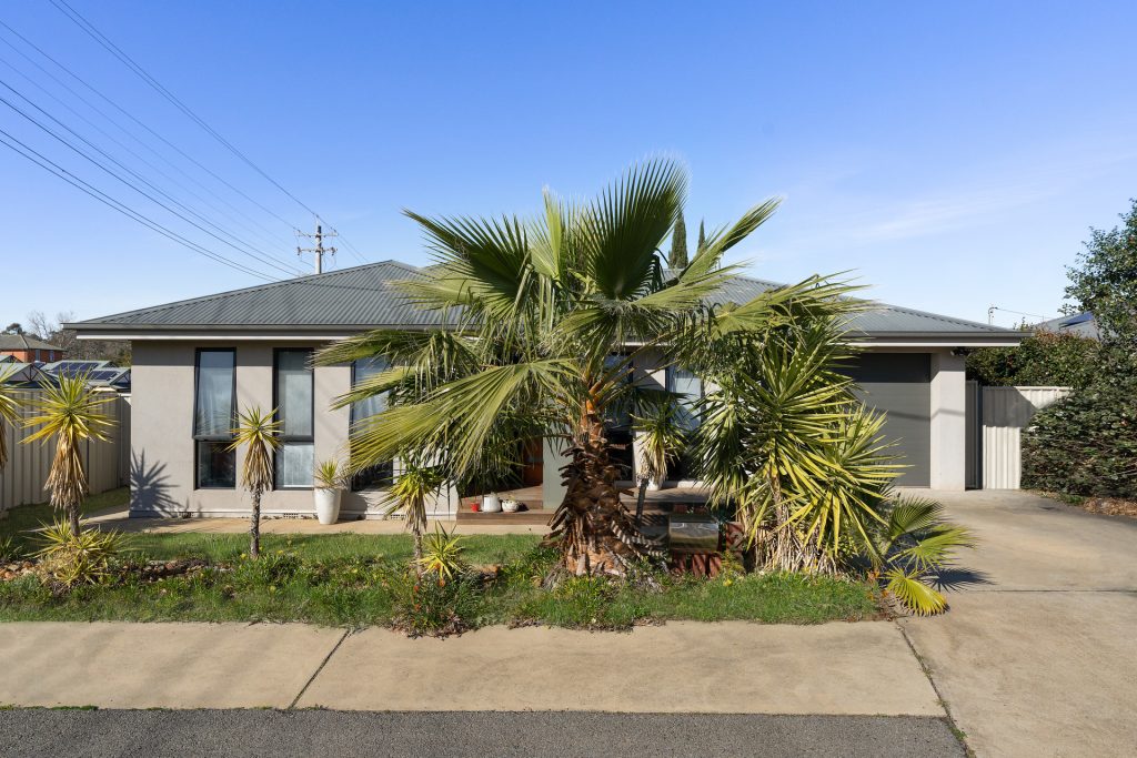 2A Douglas Street, Narrandera NSW 2700 - photo 2