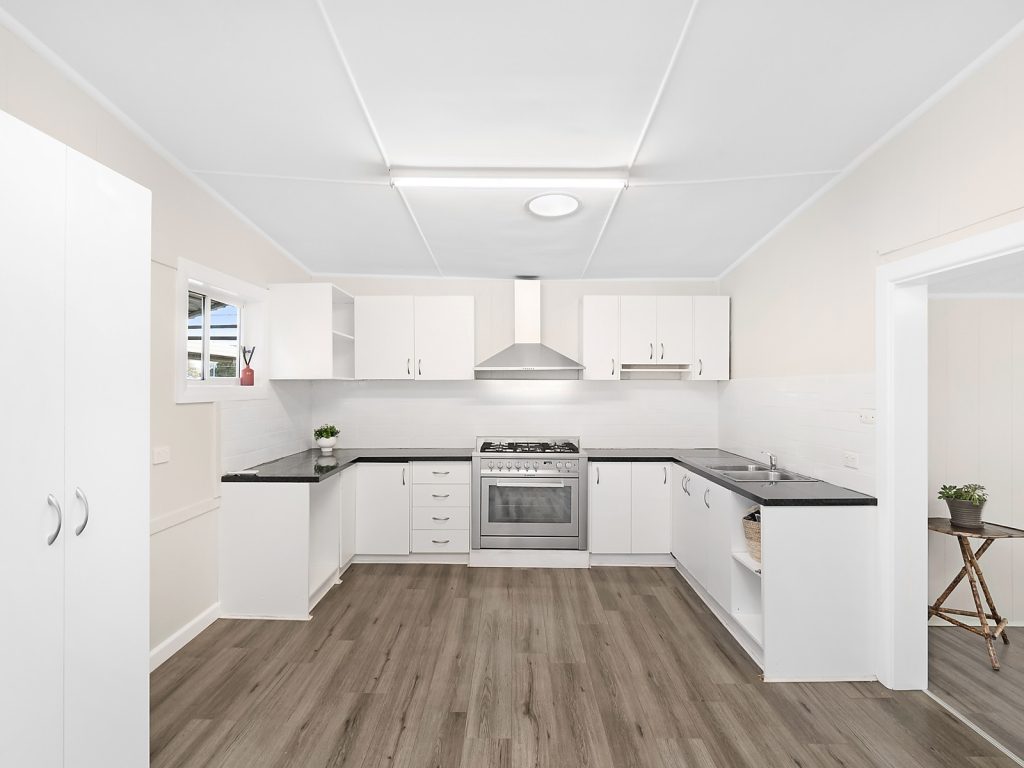 194 De Boos Street, Temora NSW 2666 - photo 2