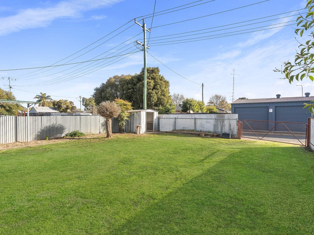 194 De Boos Street, Temora NSW 2666 - photo 11