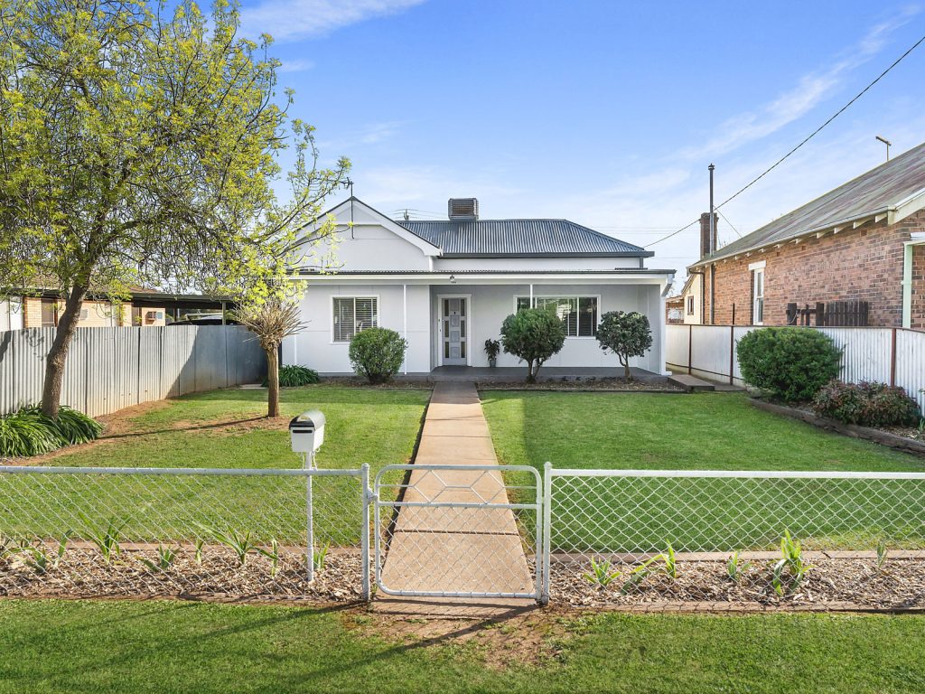 194 De Boos Street, Temora NSW 2666 - McGrath Riverina