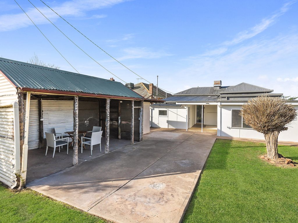 194 De Boos Street, Temora NSW 2666 - photo 12