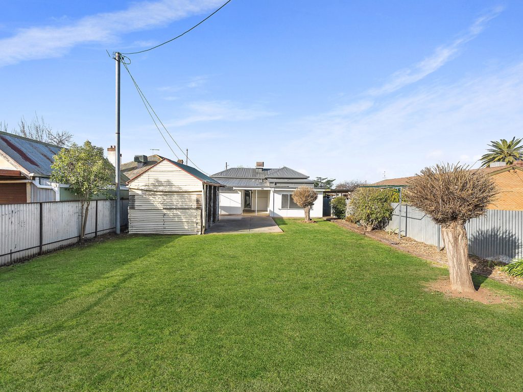 194 De Boos Street, Temora NSW 2666 - photo 13