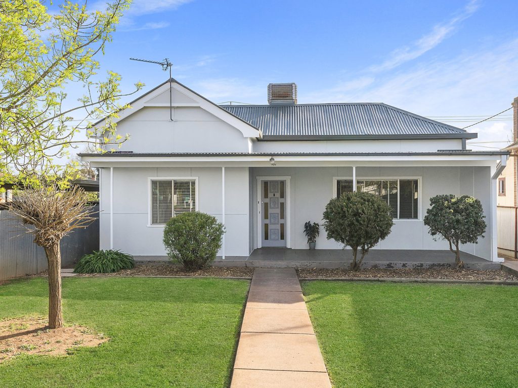 194 De Boos Street, Temora NSW 2666 - photo 15