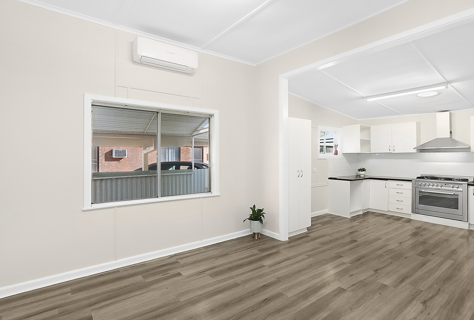 194 De Boos Street, Temora NSW 2666 - photo 3