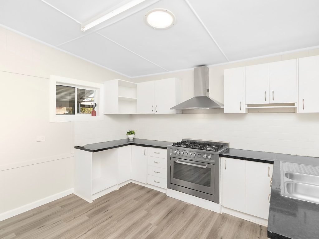 194 De Boos Street, Temora NSW 2666 - photo 4
