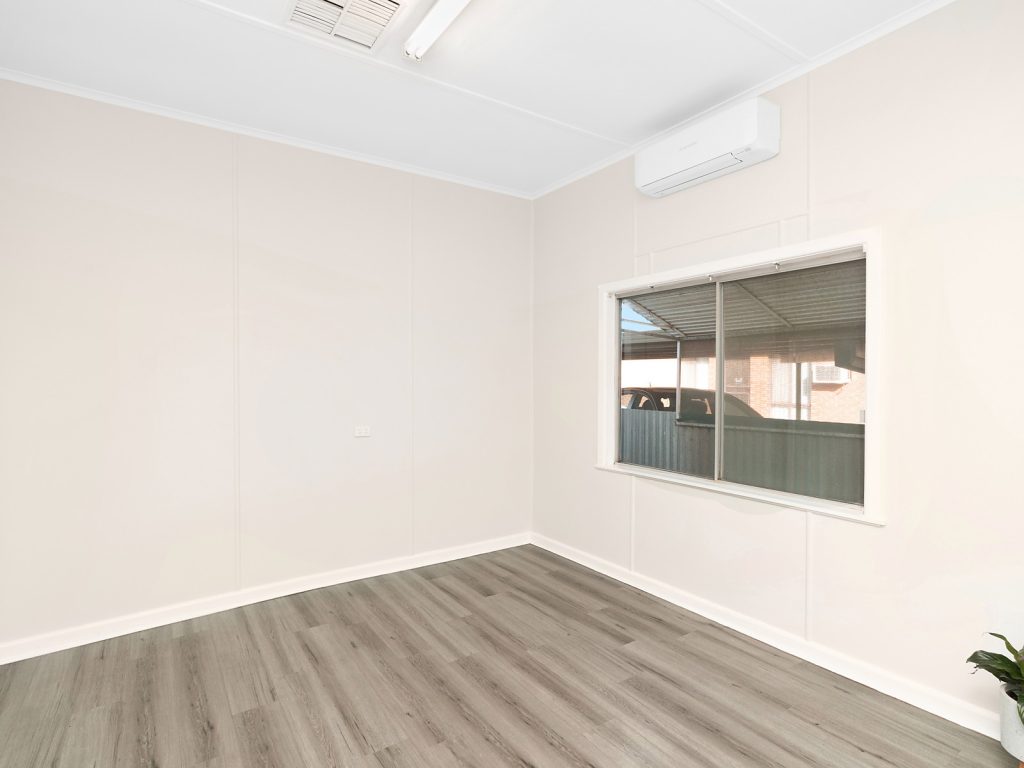 194 De Boos Street, Temora NSW 2666 - photo 5