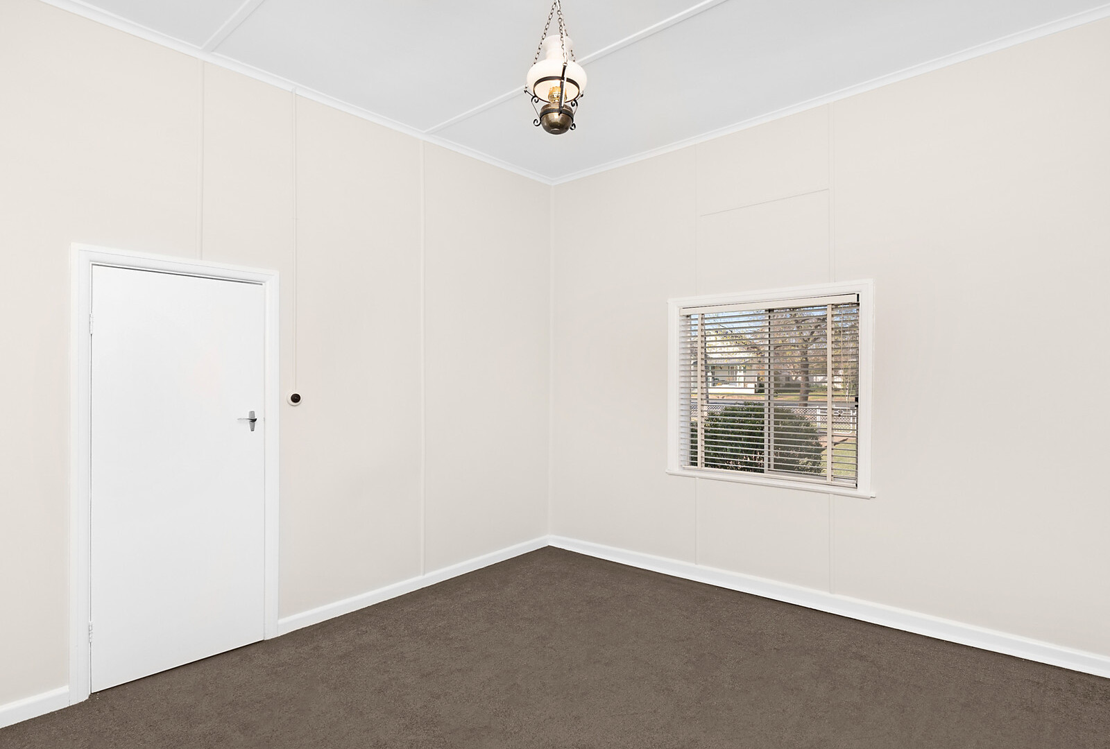 194 De Boos Street, Temora NSW 2666 - photo 8