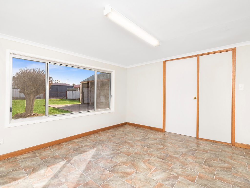 194 De Boos Street, Temora NSW 2666 - photo 10
