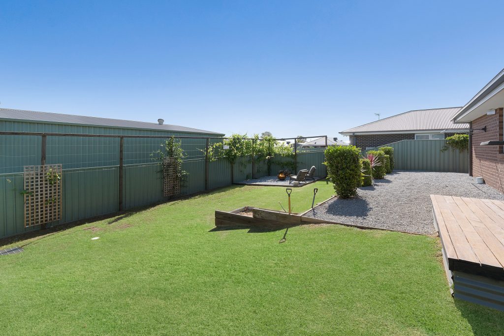 52 Lacebark Drive, Forest Hill NSW 2651 - photo 15