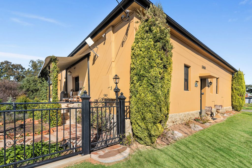 154 Larmer Street, Narrandera NSW 2700 - photo 3