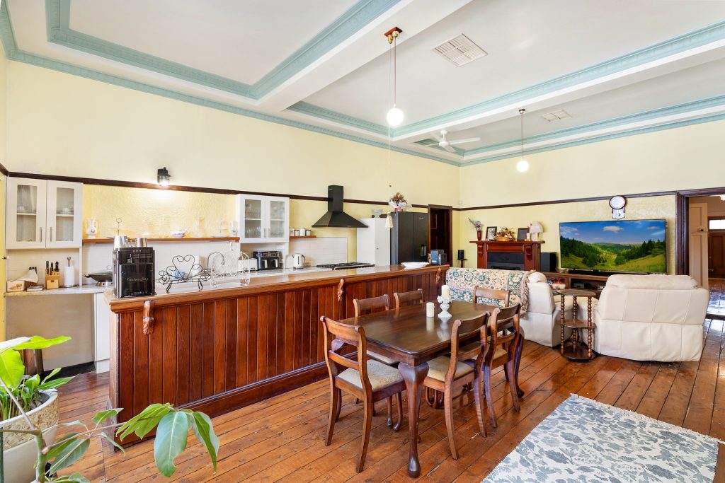 154 Larmer Street, Narrandera NSW 2700 - photo 6