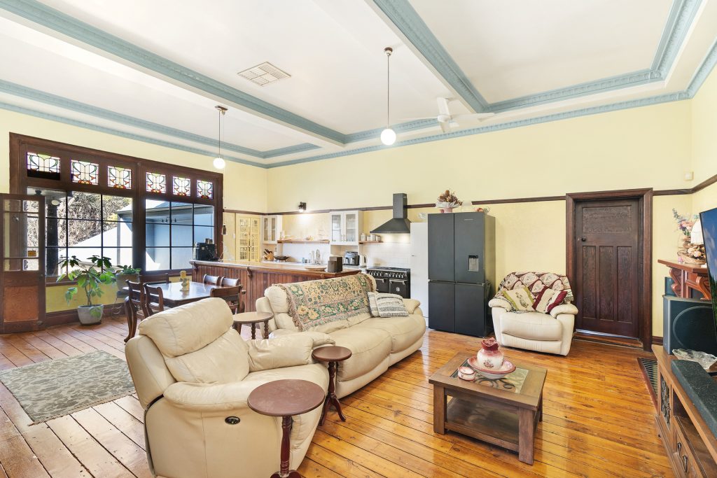 154 Larmer Street, Narrandera NSW 2700 - photo 7