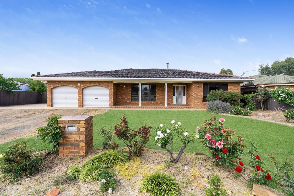 24 Demamiel Street, Darlington Point NSW 2706 - McGrath Riverina