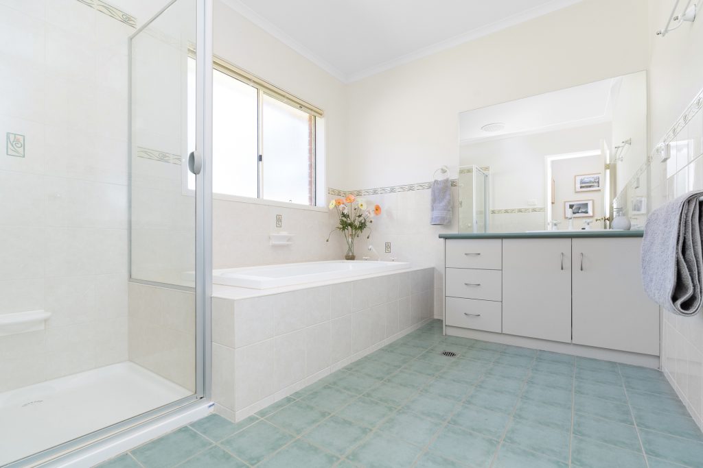 8 Serencroft Drive, Leeton NSW 2705 - photo 14