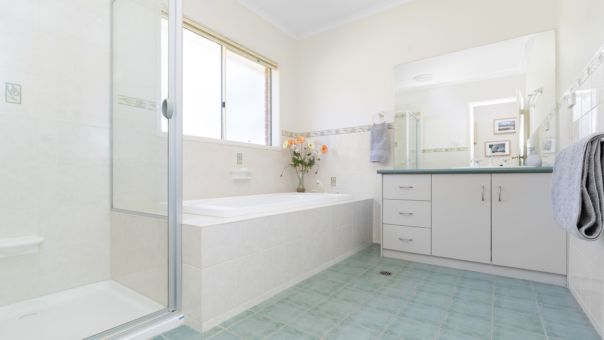 8 Serencroft Drive, Leeton NSW 2705 - photo 14