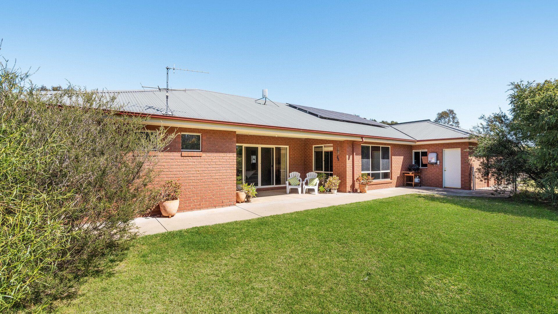 8 Serencroft Drive, Leeton NSW 2705 - photo 15