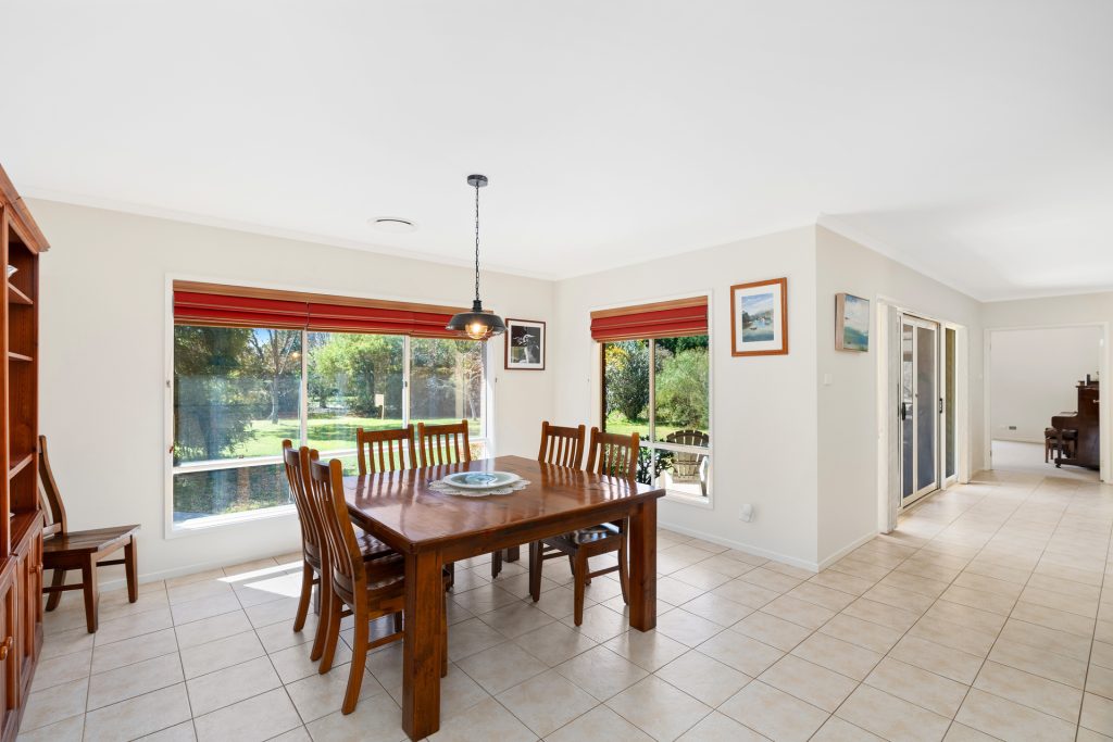 8 Serencroft Drive, Leeton NSW 2705 - photo 5