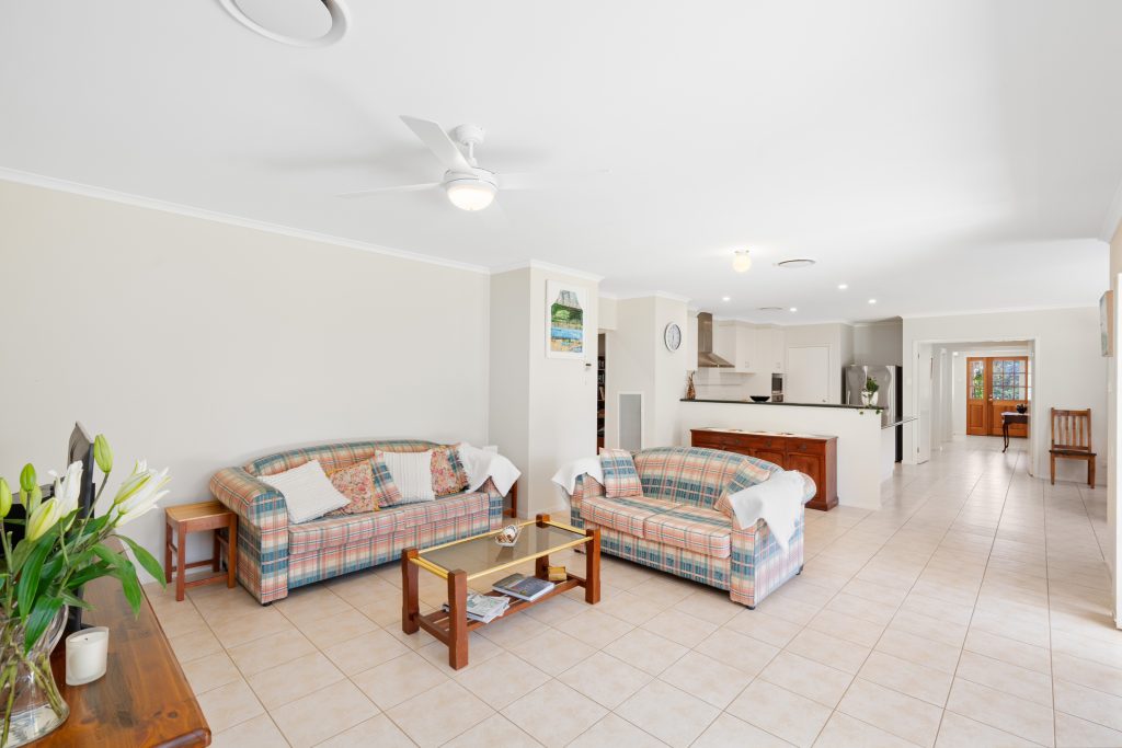 8 Serencroft Drive, Leeton NSW 2705 - photo 6