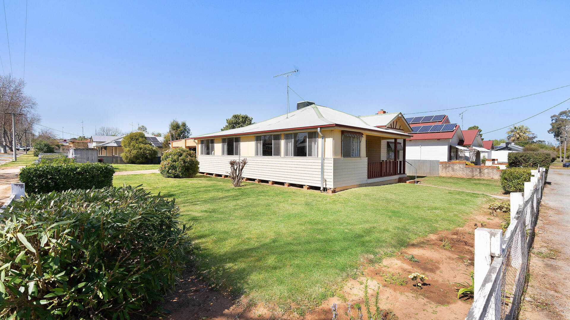 19 Midgeon Street, Narrandera NSW 2700 - photo 18