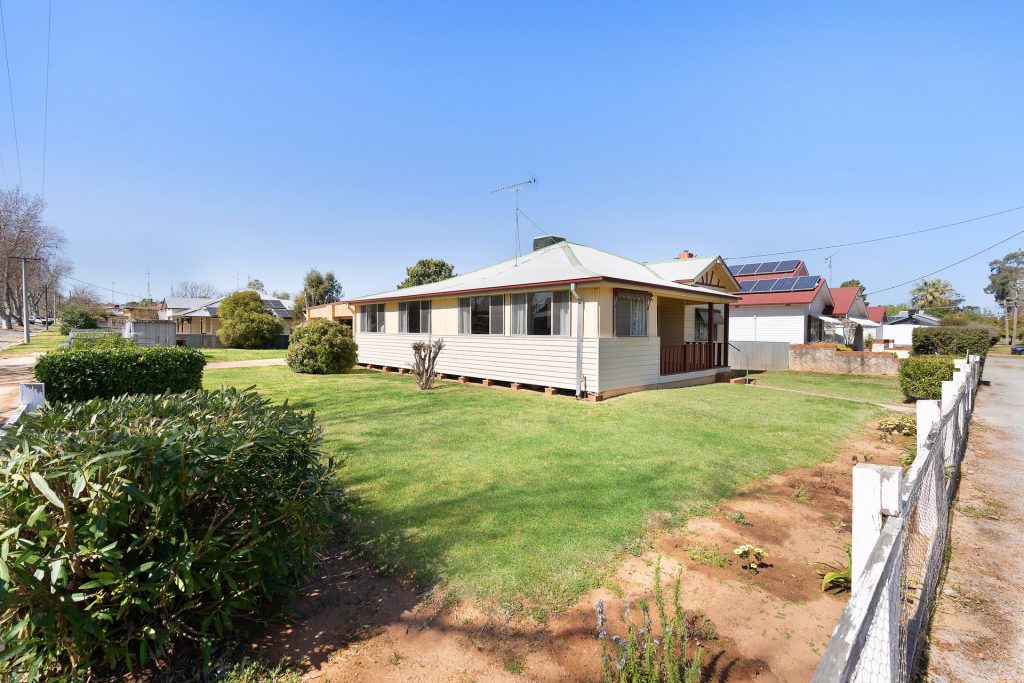 19 Midgeon Street, Narrandera NSW 2700 - photo 24