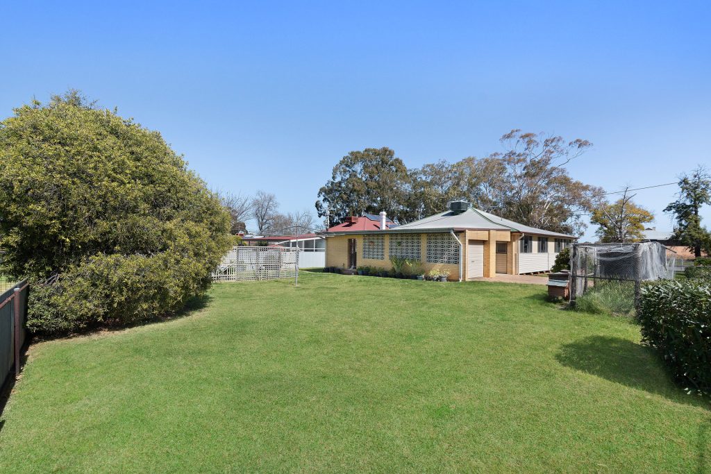 19 Midgeon Street, Narrandera NSW 2700 - photo 25