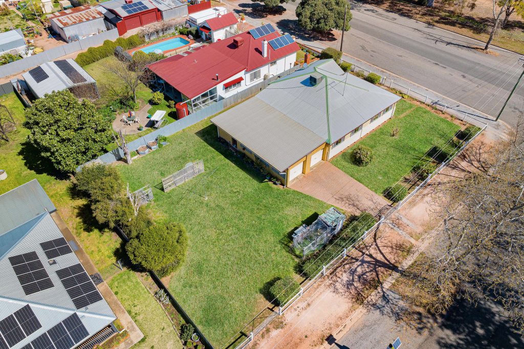 19 Midgeon Street, Narrandera NSW 2700 - photo 4