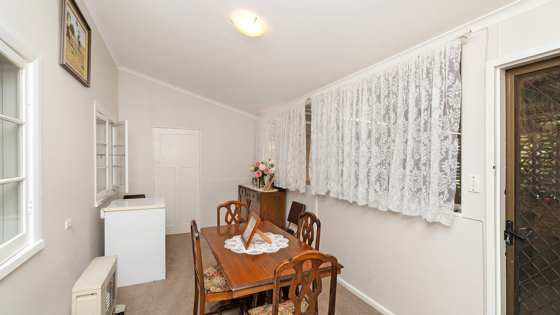 19 Midgeon Street, Narrandera NSW 2700 - photo 10