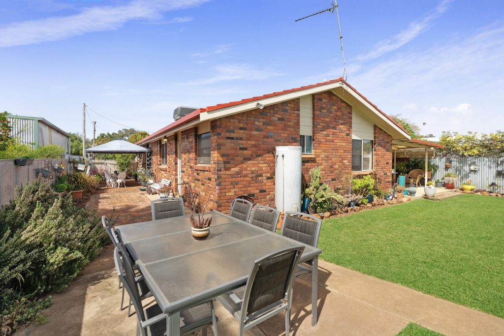 97 Byron Street, Temora NSW 2666 - photo 11