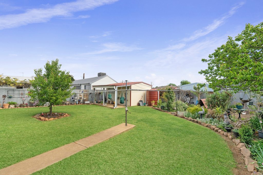 97 Byron Street, Temora NSW 2666 - photo 12