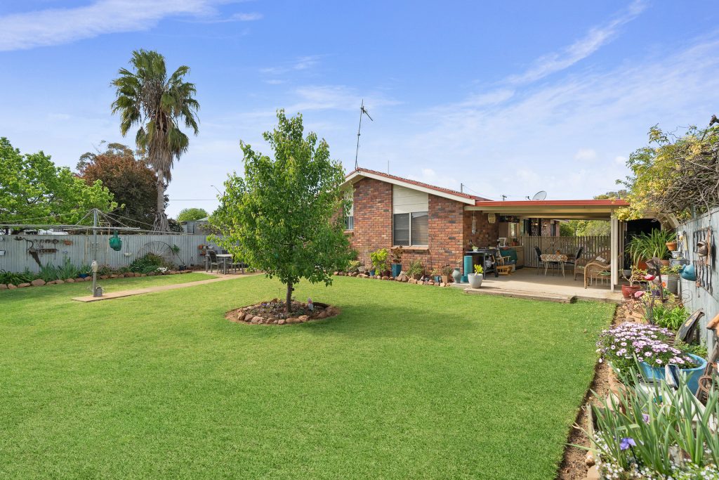 97 Byron Street, Temora NSW 2666 - photo 13